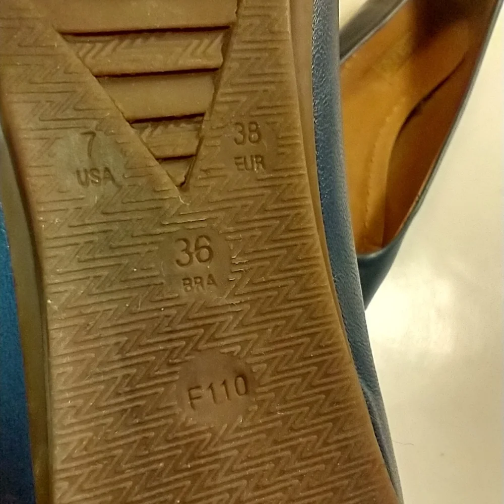 Arezzo Blue Round Toe Ballet Flats Shoes Women's sz 7.